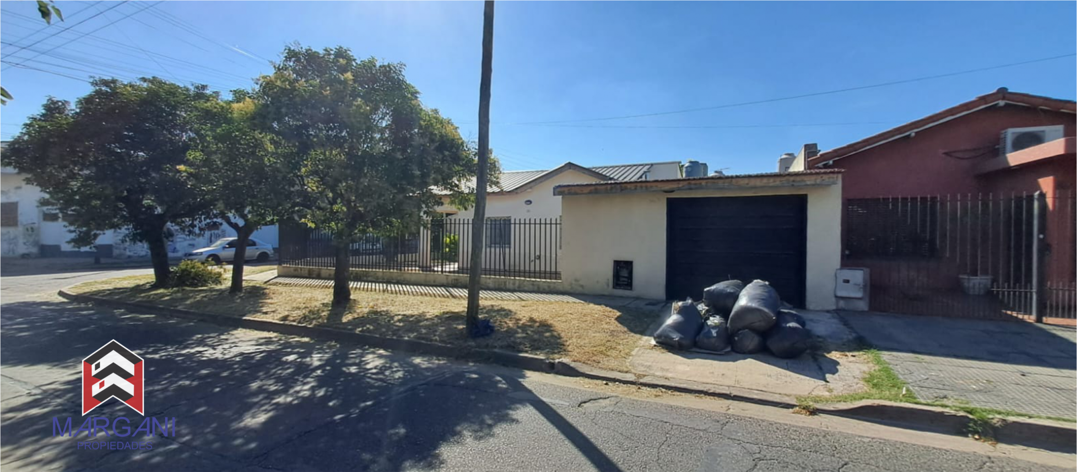Excelente Casa 3 AMB c/ Cochera + Jardin