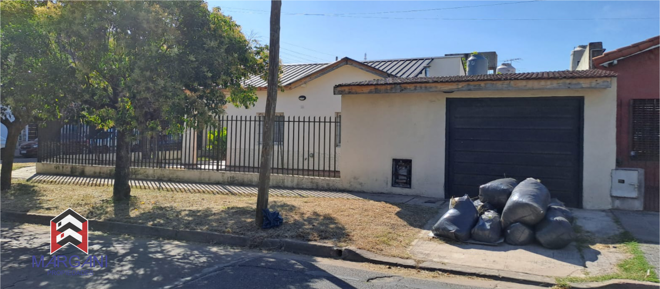 Excelente Casa 3 AMB c/ Cochera + Jardin