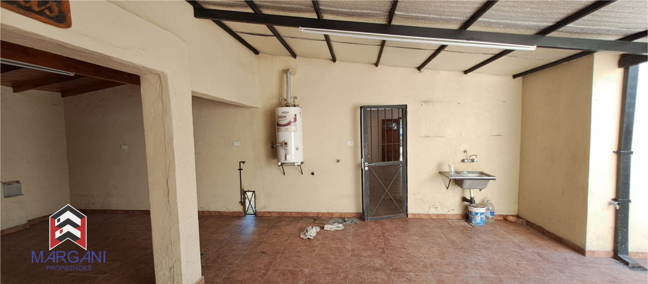 Excelente Casa 3 AMB c/ Cochera + Jardin