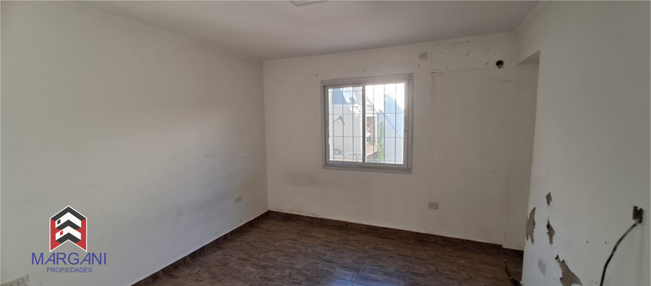 Excelente Casa 3 AMB c/ Cochera + Jardin
