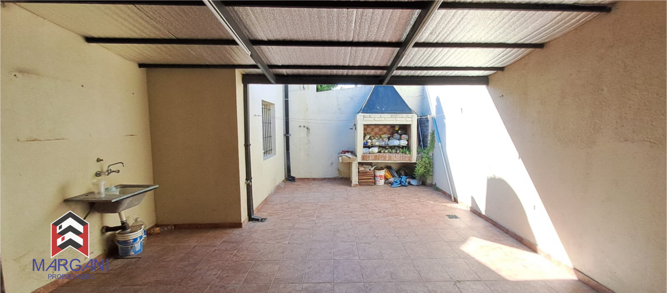 Excelente Casa 3 AMB c/ Cochera + Jardin