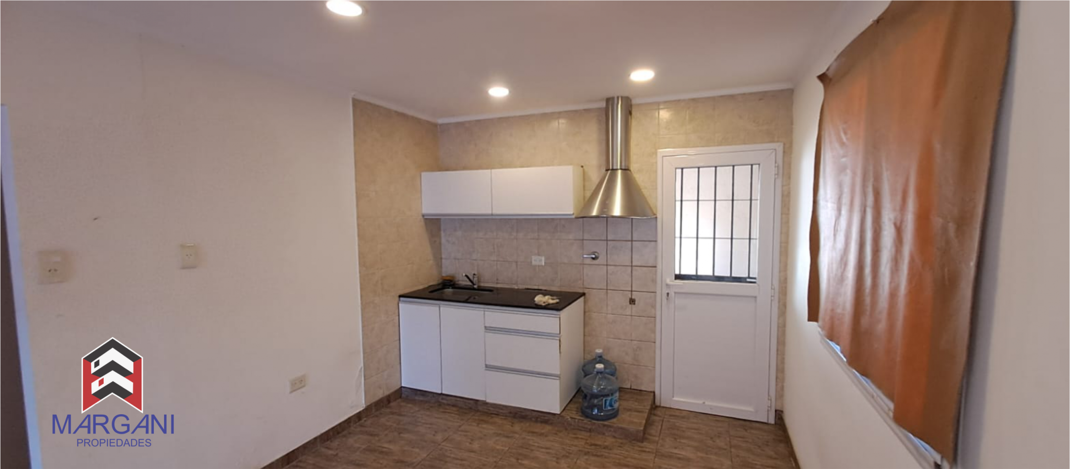 Excelente Casa 3 AMB c/ Cochera + Jardin