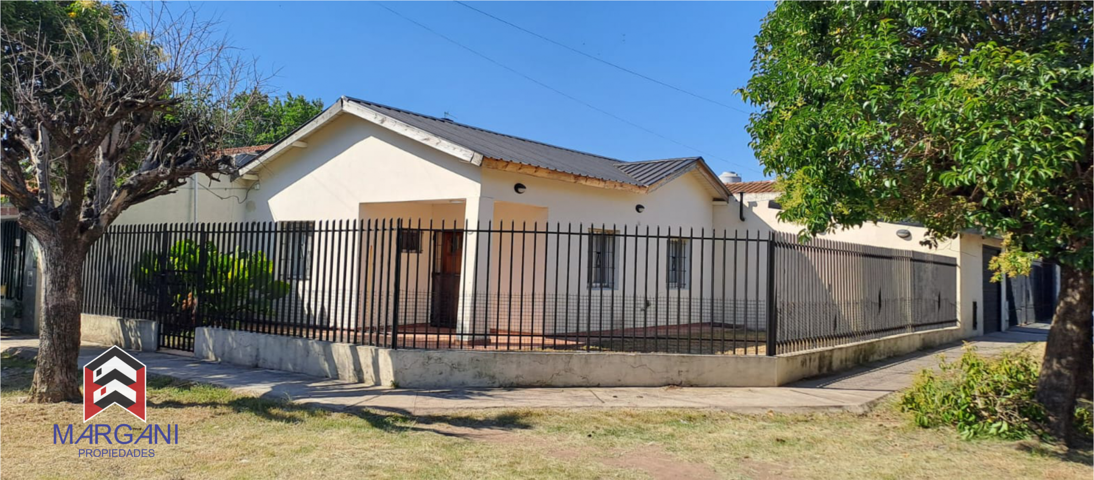 Excelente Casa 3 AMB c/ Cochera + Jardin