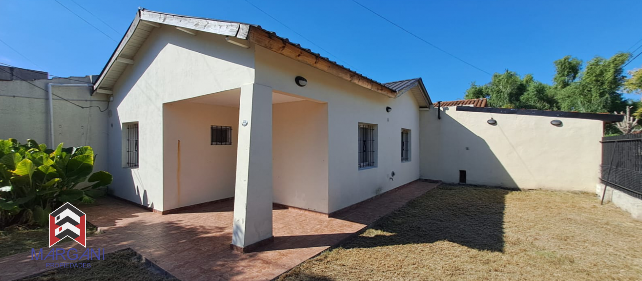 Excelente Casa 3 AMB c/ Cochera + Jardin