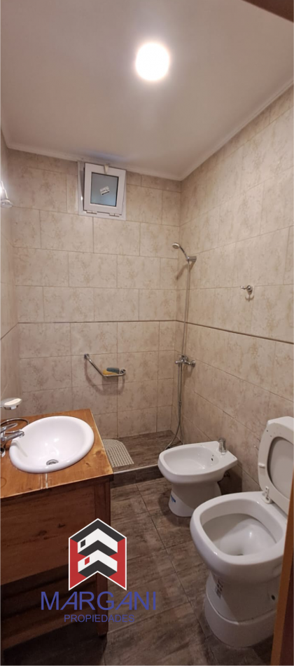 Excelente Casa 3 AMB c/ Cochera + Jardin