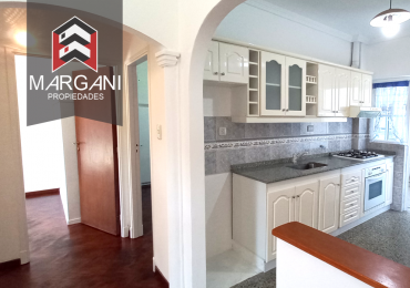 Excelente Departamento 3AMB Sobre importante avenida