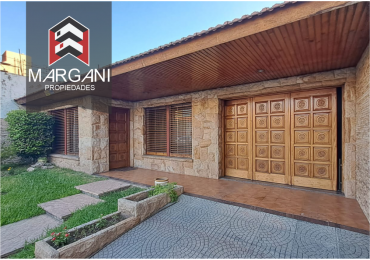 Chalet 5AMB c/ Cochera pasante + Jardin + Patio