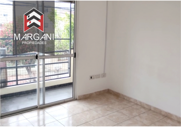 Excelente Departamento 2AMB 1° Piso al Frente c/ Balcon