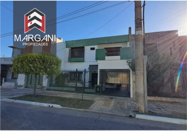 Excelente Casa de 6AMB C/ Cochera